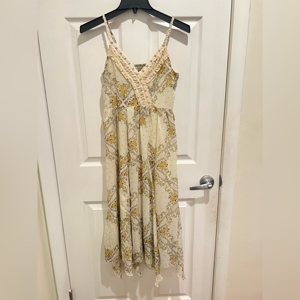 Vintage-Inspired Boho Floral Midi Dress with Ruffle Detail